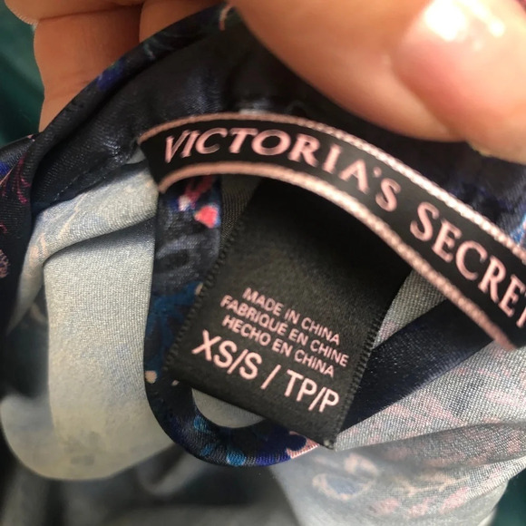 VICTORIAS SECRET KIMONO ROBE - Picture 3 of 4